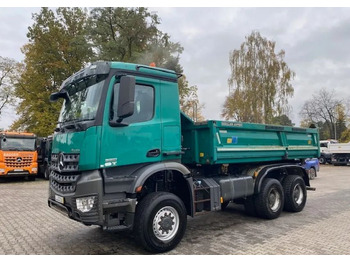 Truk jungkit MERCEDES-BENZ Arocs 3351