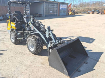 Skid steer Giant G 2700E X-Tra: gambar 3