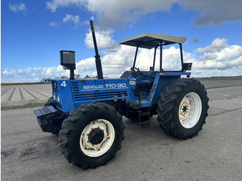 Traktor NEW HOLLAND