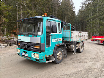 Truk derek VOLVO FL