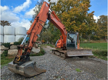 Ekskavator perayap HITACHI ZX135