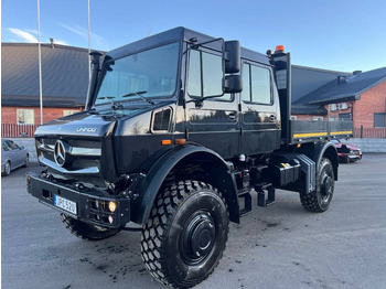 Truk flatbed UNIMOG