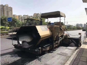 Paver aspal CATERPILLAR