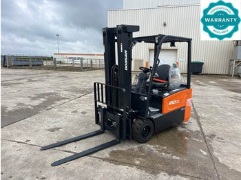 Forklift listrik DOOSAN