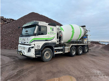 Truk pengaduk beton VOLVO FMX 540