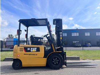 Forklift listrik CATERPILLAR EP