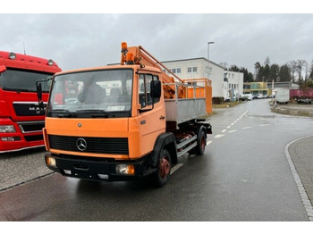 Platform udara yang dipasang di truk MERCEDES-BENZ