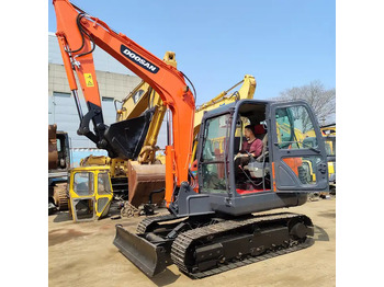 Ekskavator perayap DOOSAN DX60W