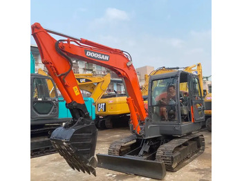 Ekskavator perayap DOOSAN DX60