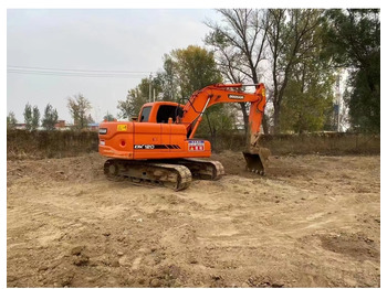 Ekskavator perayap DOOSAN