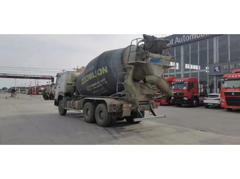 Truk pengaduk beton ZOOMLION