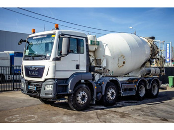 Truk pengaduk beton MAN TGS