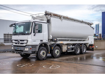 Truk tangki MERCEDES-BENZ Actros 3241