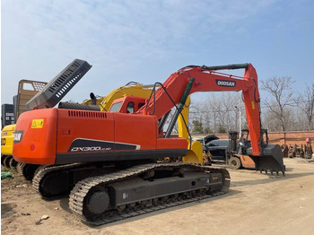 Ekskavator perayap DOOSAN DX300