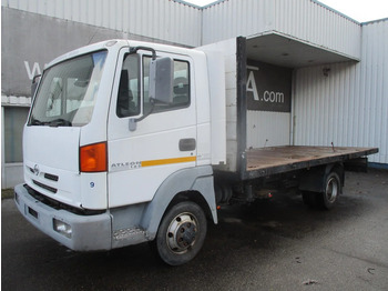 Truk flatbed NISSAN