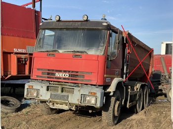 Truk sasis IVECO EuroTrakker