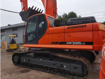 Ekskavator perayap DOOSAN DX225LC