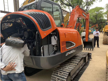 Ekskavator perayap DOOSAN DX60