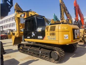 Ekskavator CATERPILLAR 323D