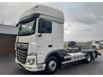 Truk sasis DAF XF 106 450