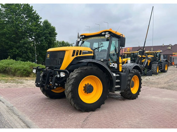 Traktor JCB