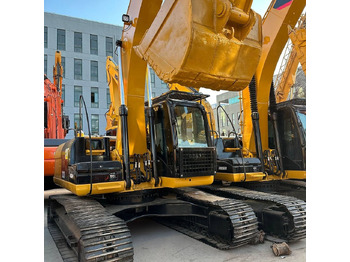 Ekskavator perayap CATERPILLAR