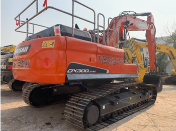 Ekskavator perayap DOOSAN DX300LC