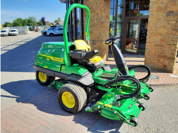 Mesin pemotong rumput JOHN DEERE 7400