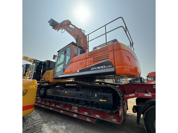 Ekskavator perayap DOOSAN DX300