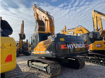 Ekskavator perayap HYUNDAI