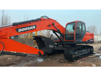 Ekskavator perayap DOOSAN DX225