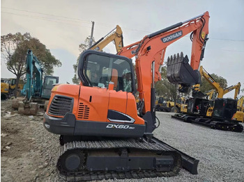 Ekskavator perayap DOOSAN DX60