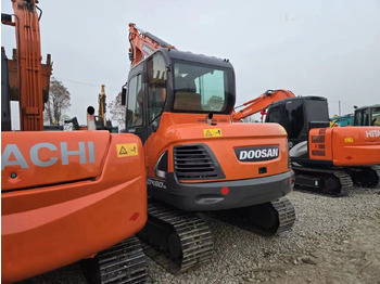 Ekskavator perayap Doosan DX60: gambar 4