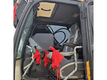 Ekskavator perayap HYUNDAI