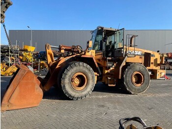 Wheel loader CASE