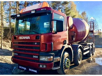 Truk pengaduk beton SCANIA P124