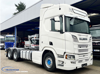 Truk sasis SCANIA R 580