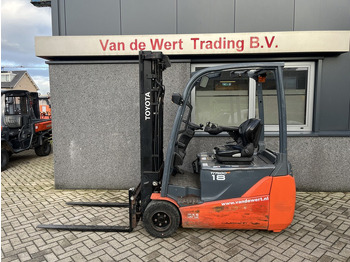 Forklift listrik TOYOTA