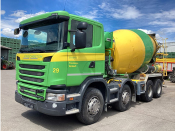 Truk pengaduk beton LIEBHERR