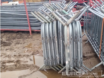 Membangun inventaris Bundle of Metal Safety Barriers (2 of): gambar 2