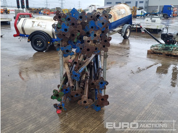 Membangun inventaris Stillage of Acro Props (2 of): gambar 3