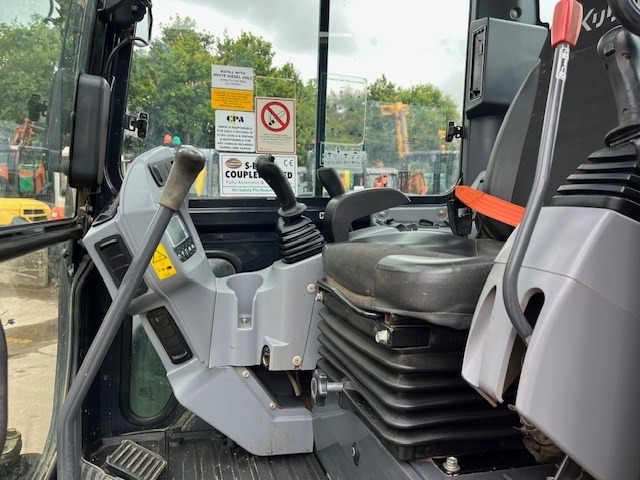 Ekskavator mini Kubota U55-4: gambar 12