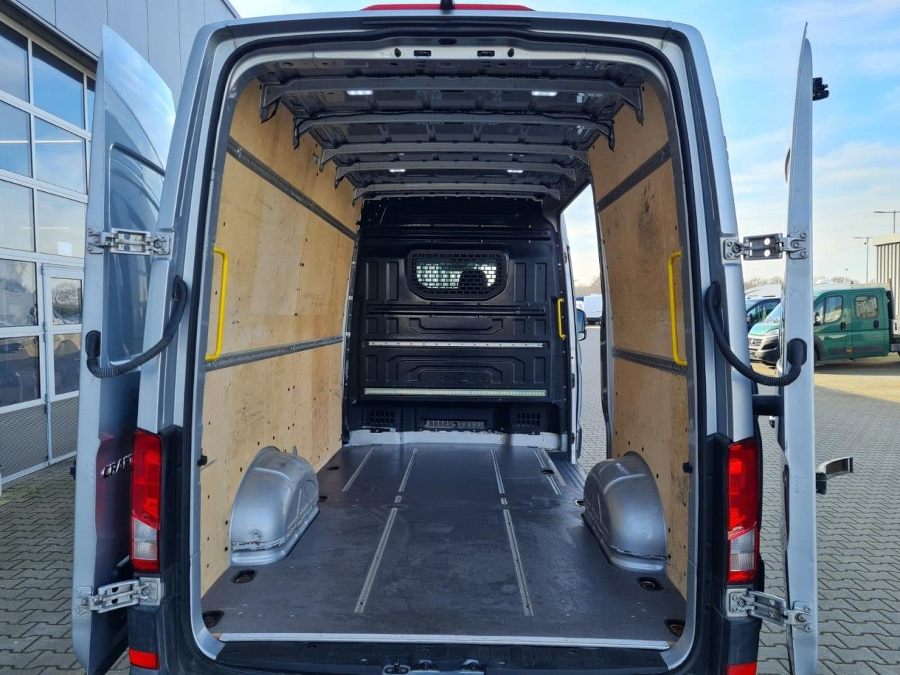 Leasing  Volkswagen Crafter 35 Kasten TDI MR Hochd. Navi KLIMA Tempo Volkswagen Crafter 35 Kasten TDI MR Hochd. Navi KLIMA Tempo: gambar 23