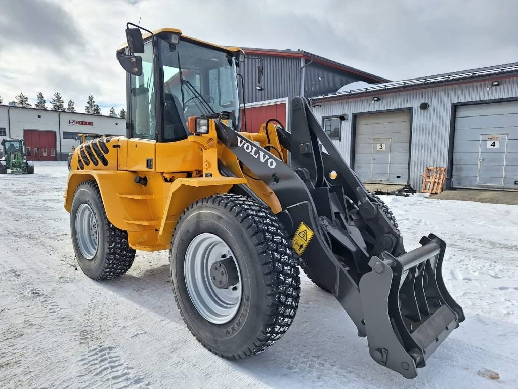 Wheel loader Volvo L45B UUDET RENKAAT: gambar 6