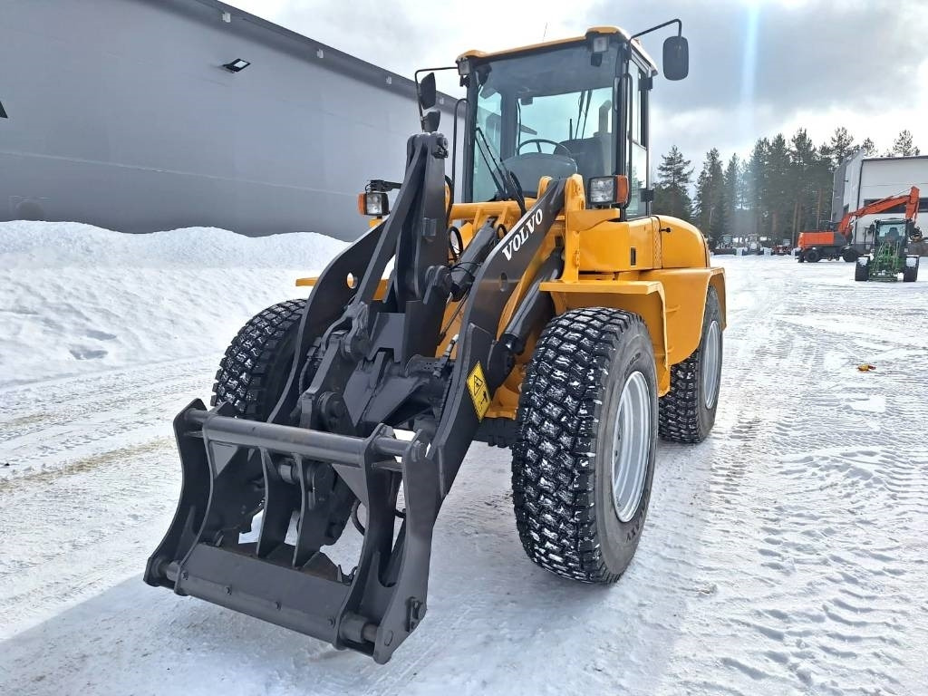 Wheel loader Volvo L45B UUDET RENKAAT: gambar 8