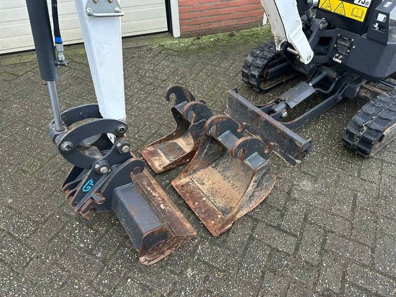 Ekskavator mini Bobcat E 10 - 300 hours! - three buckets: gambar 16