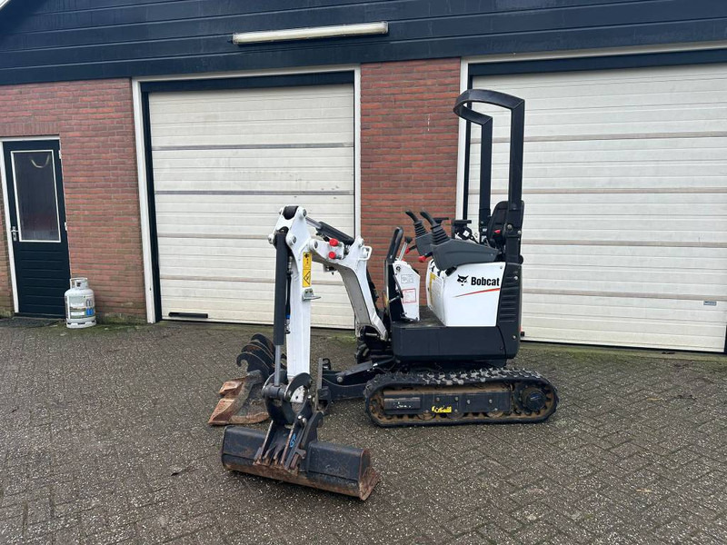 Ekskavator mini Bobcat E 10 - 300 hours! - three buckets: gambar 6