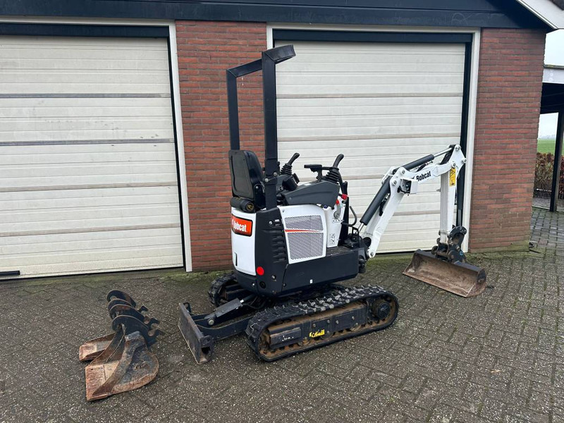 Ekskavator mini Bobcat E 10 - 300 hours! - three buckets: gambar 7