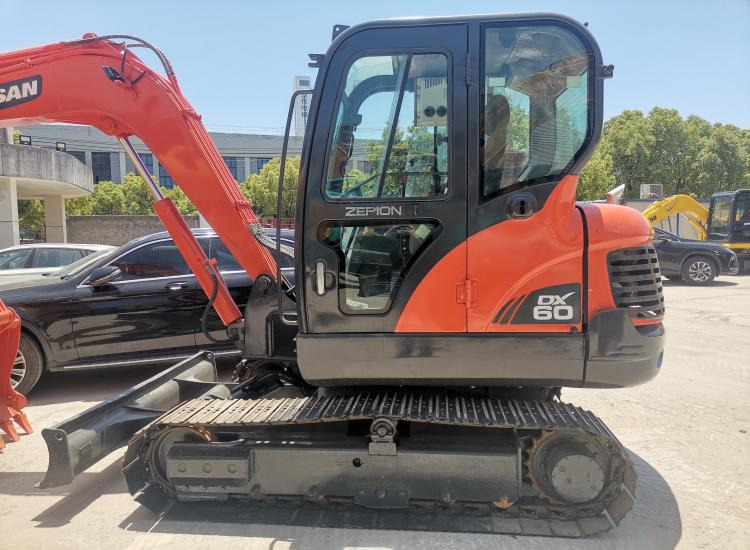 Ekskavator perayap Doosan dx60: gambar 6