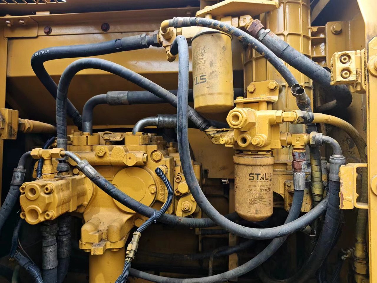 Ekskavator perayap CATERPILLAR CAT 325C: gambar 6